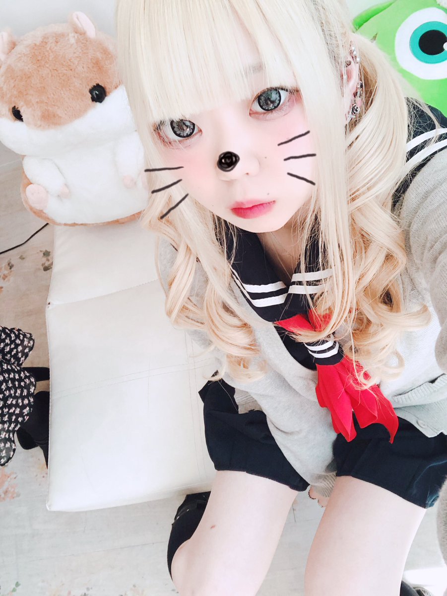 天空のカフェ エスカフローラ 名古屋大須コンセプトカフェ 12時 制服イベント 始まりました O 真夜子さん かのんさん 輝さんいます フードもあります まもなく あれ 発売開始です 大須 エスカフローラ コンカフェ