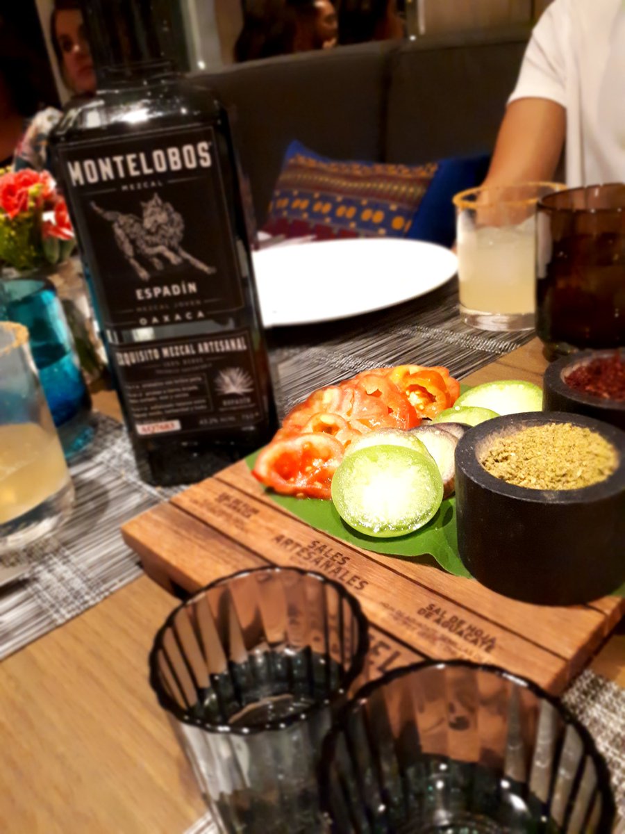 Food and Travel MX (@foodandtravelmx) on Twitter photo ¡Es una delicia comer en <a href="/GuzinaOaxaca/">Guzina Oaxaca</a>! Probamos molote de plátano con crema de rancho, queso fresco y brotes de betabel; y costilla horneada con salsa cruda de miltomate con pasta de frijol 😍 acompañamos con mezcal espadín <a href="/Montelobos/">Montelobos Mezcal</a> #NocheDeLobos ¡Es una delicia comer en <a href="/GuzinaOaxaca/">Guzina Oaxaca</a>! Probamos molote de plátano con crema de rancho, queso fresco y brotes de betabel; y costilla horneada con salsa cruda de miltomate con pasta de frijol 😍 acompañamos con mezcal espadín <a href="/Montelobos/">Montelobos Mezcal</a> #NocheDeLobos