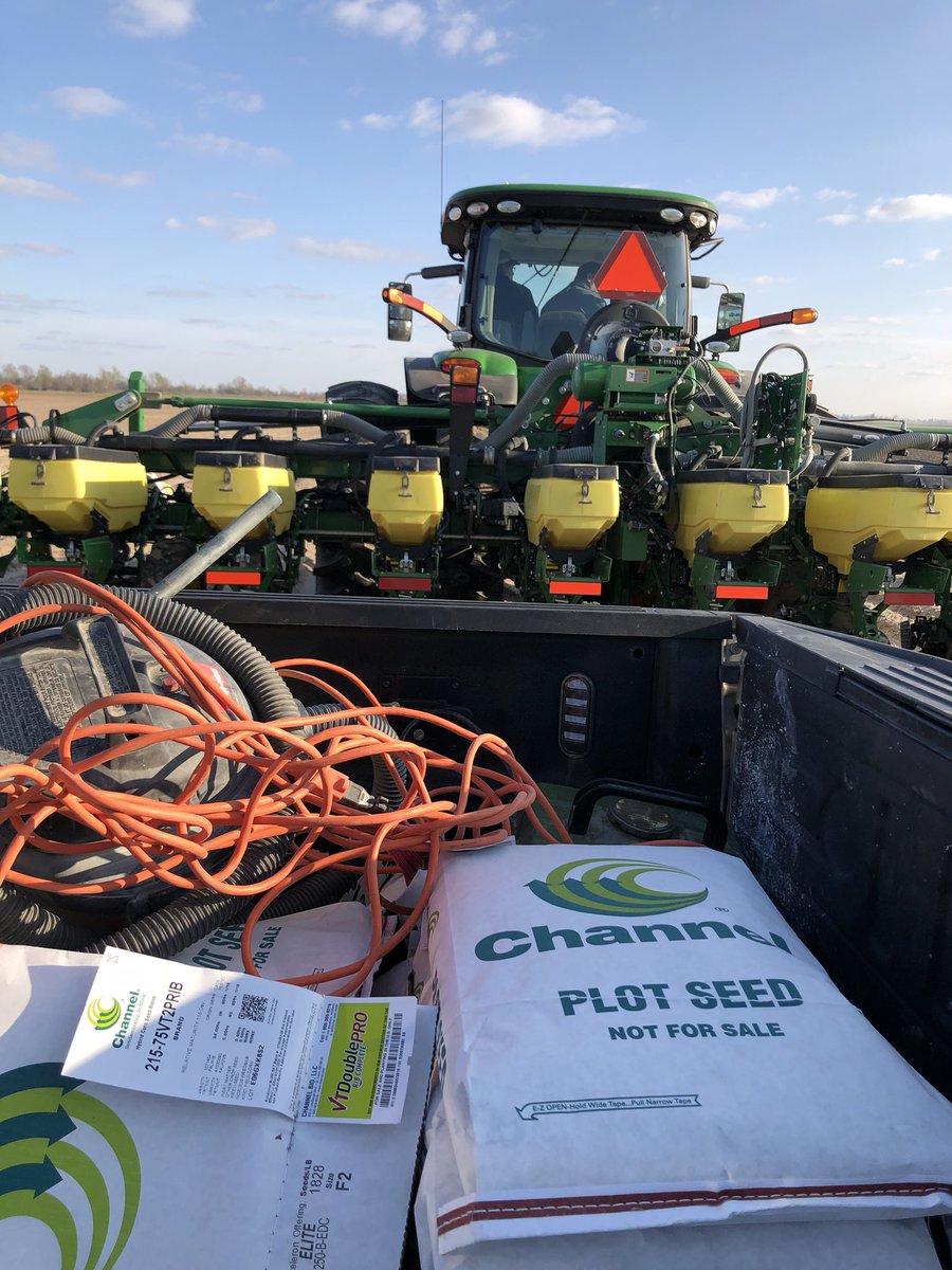 AaReeves11's tweet photo. A day of putting in @ChannelSeed corn plots! First FTN and Nemastrike plots for Bean Seed! @FieldView made things real easy to track @MonsantTim https://t.co/OdY9s6KTAx
