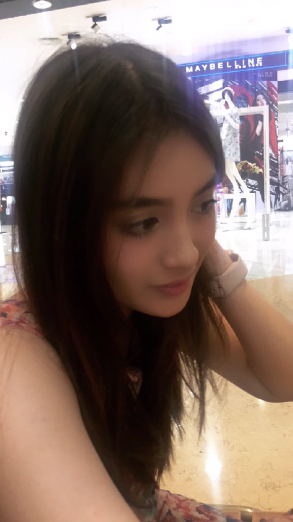 Fhoto candid Klo dedek lagi nge live <a href="/nblh_ayu/">Nabilah Ayu</a>