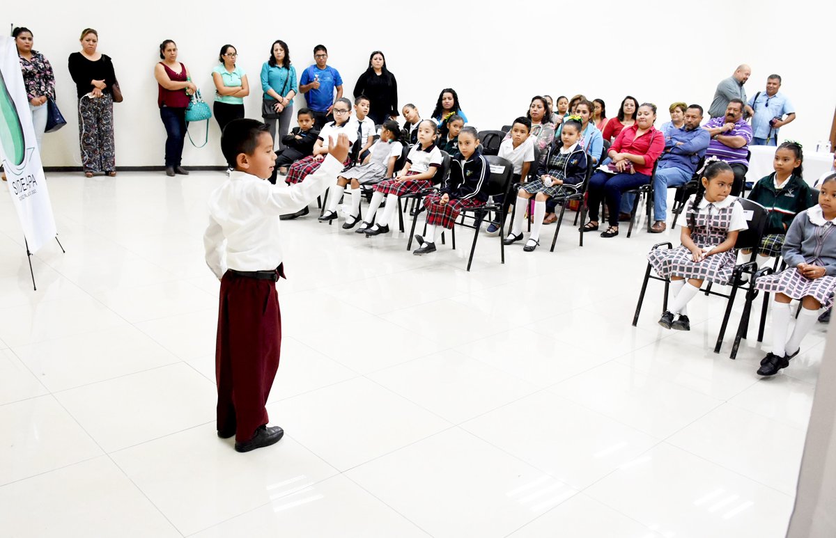 ElSoldeLaLaguna's tweet image. #ConcursoOratoria #Sideapa 🧑👧🧑
Celebra SIDEAPA concurso de oratoria
Lea la nota en ➡️ bit.ly/2vu520U