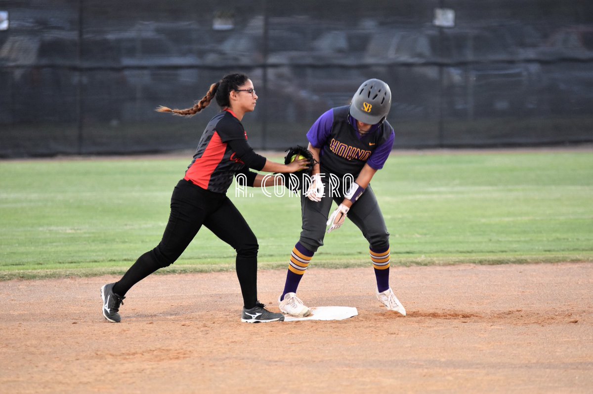 acord24's tweet photo. Photos from tonight’s regular season finale between @HHSoftball1 &amp; @SanBenitoCISD #RGVSoftball

More Photos: https://t.co/PoCtHlCPyV https://t.co/kpNrh6pcuq