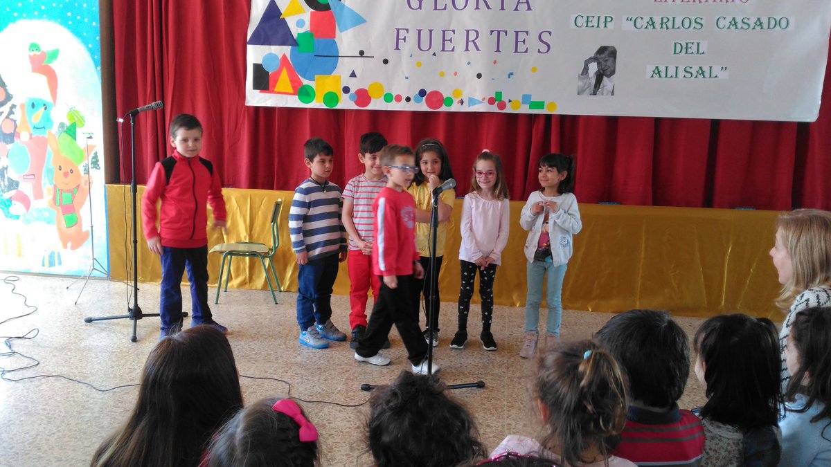ColeVillada's tweet photo. Ayer, en el V Encuentro Literario del cole, GLORIA FUERTES nos regaló Besos de Poesía. https://t.co/soMVvEbyPT