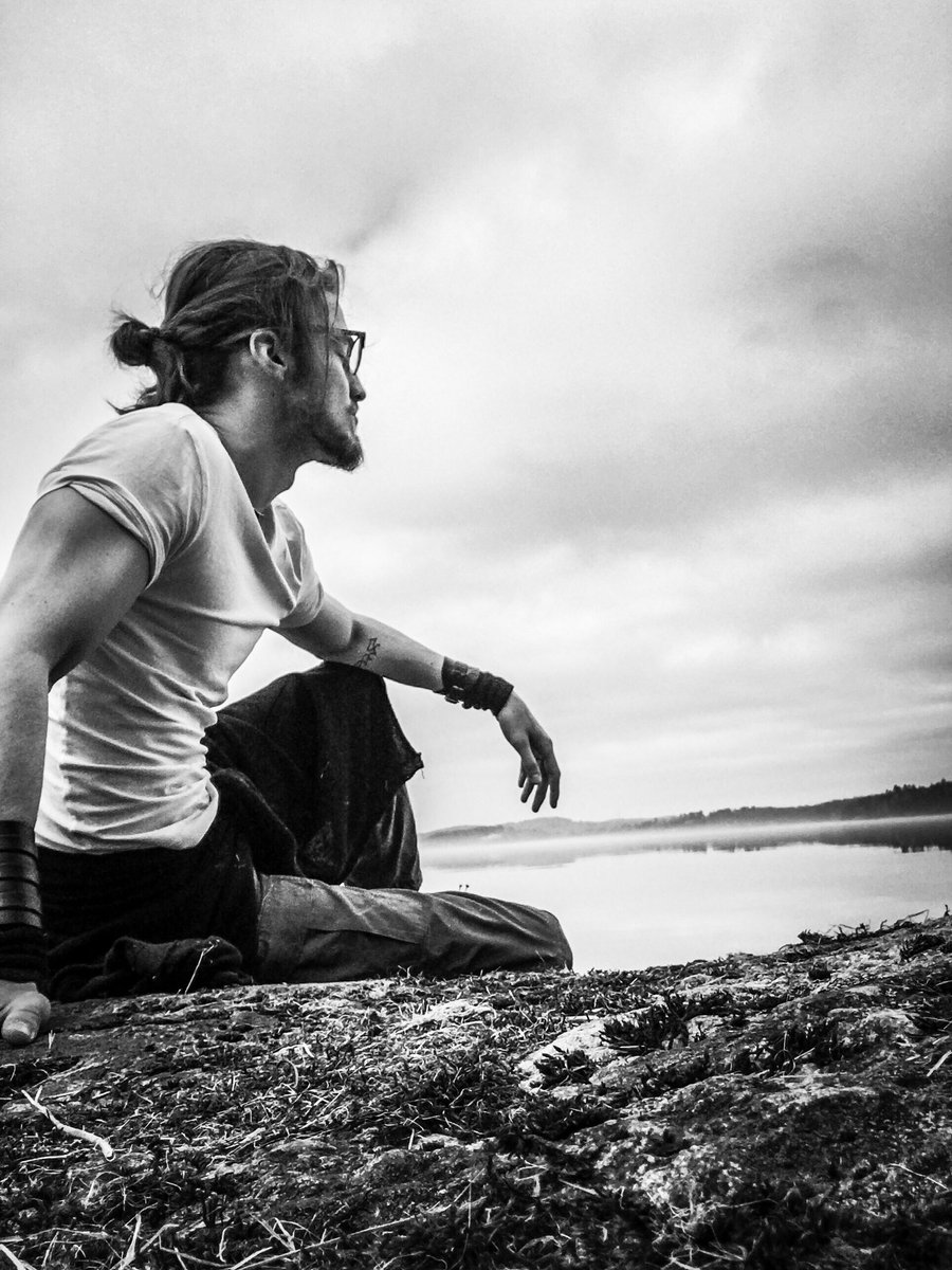 ZachWHarrison24's tweet photo. Goodness gracious I love it out here , just me and lake broing out #lake #Sweden #ilovelake https://t.co/PivqD1oMMU