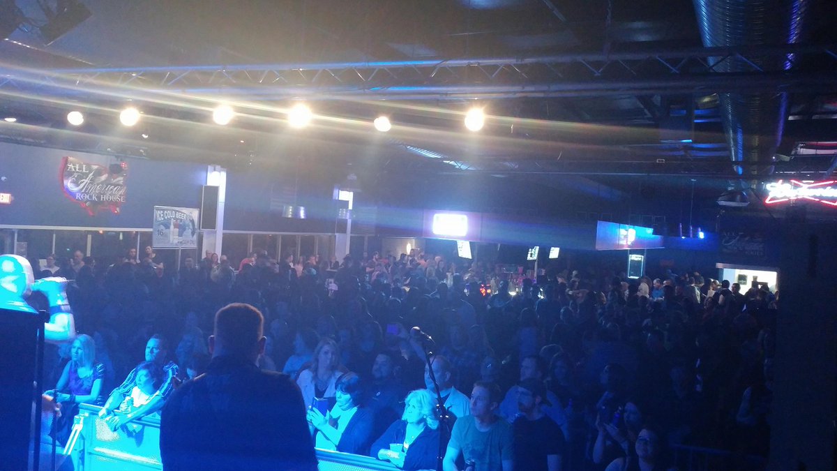 DAYOLDHATEBAND's tweet photo. Well, that was FUN!!! Thank you, #AllAmericanRockHouse and @fuelofficial!!! #HaterNation #DAYOLDHATE #ClevelandHardRock #Findlay #ComeGetSome https://t.co/7DDNp5Dbew