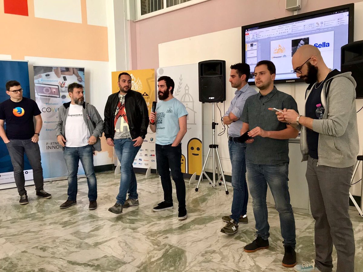 Coaches e Mentors si presentano
Inizia così il secondo giorno di Startup Weekend Salerno 
#swsalerno18 #Day2 <a href="/luca_barb89/">Luca Barboni</a> @micnasti <a href="/duplikey/">Raffaele Gaito</a> <a href="/guedado/">jacopo mele guedado</a>