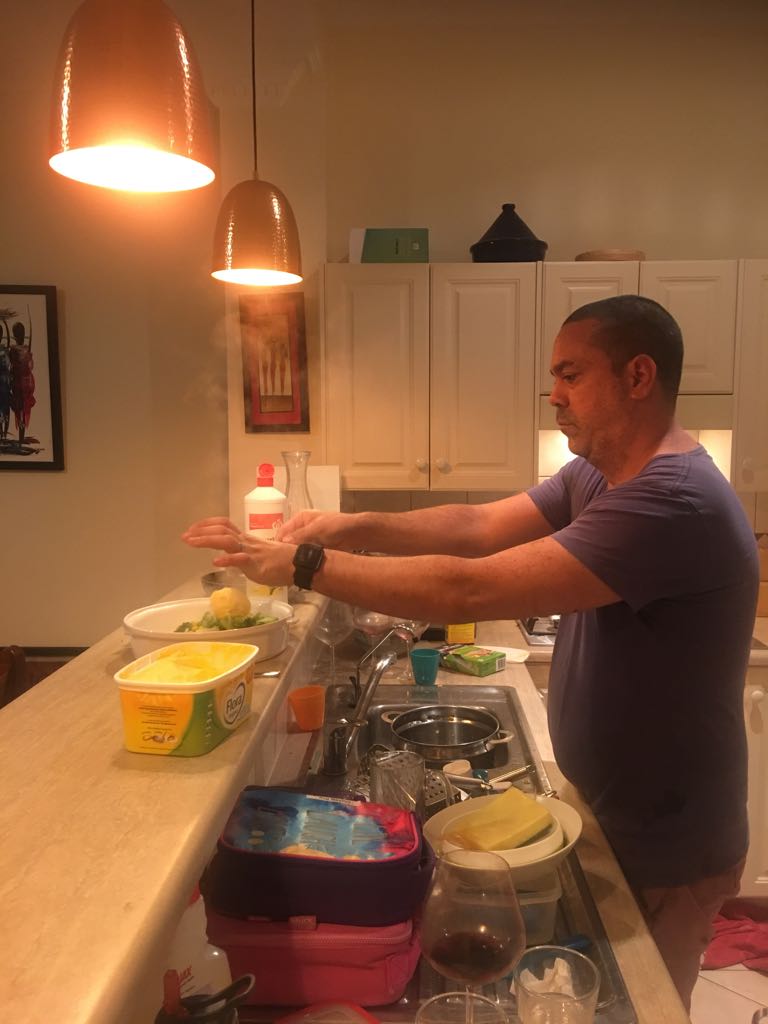 jb_bays's tweet photo. There is nothing like cooking for the family. #faceofconcentration #theydevouredit #steakandmash #veggies #fullasagoog https://t.co/ju2ZUUS6iS