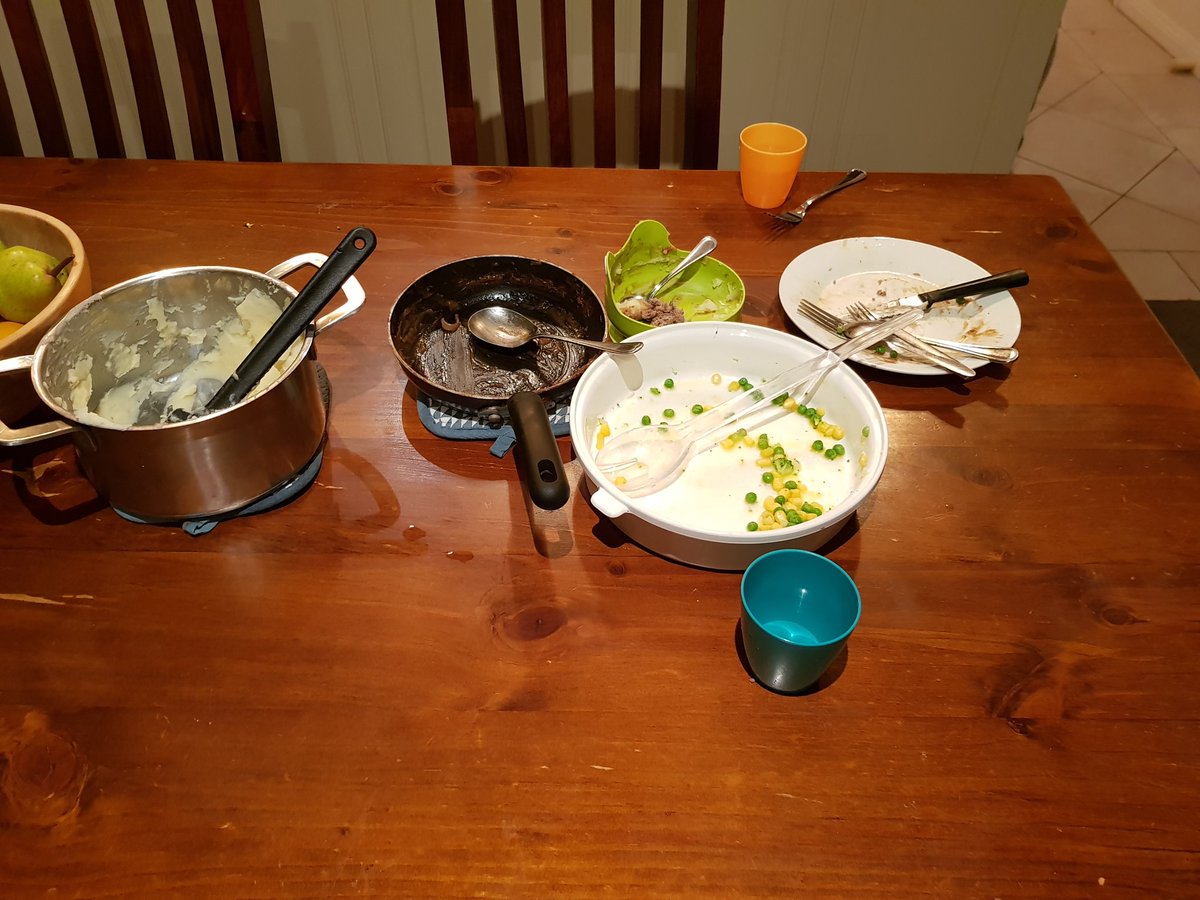 jb_bays's tweet photo. There is nothing like cooking for the family. #faceofconcentration #theydevouredit #steakandmash #veggies #fullasagoog https://t.co/ju2ZUUS6iS
