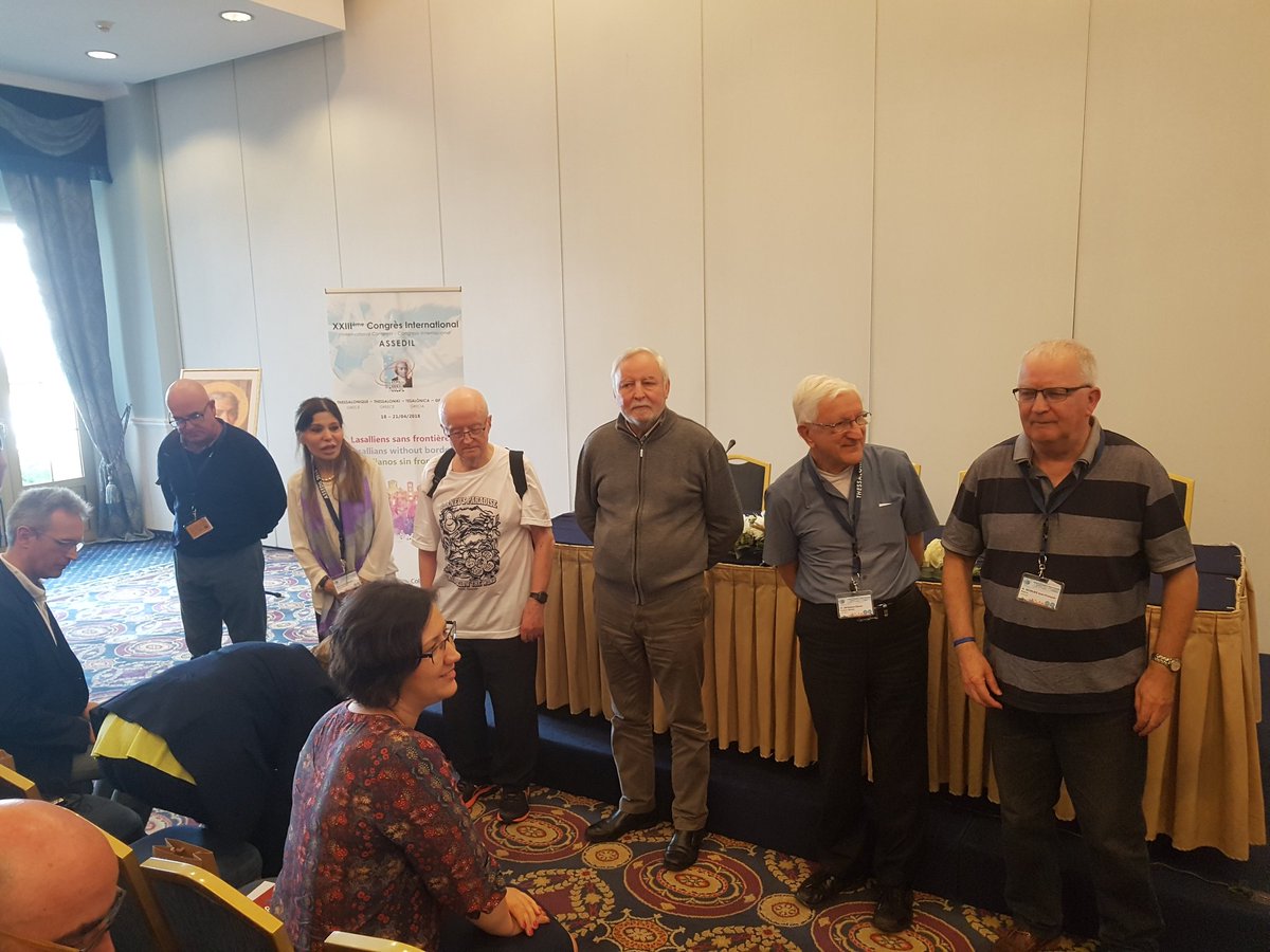 jmamerino's tweet photo. Agrafecimiento a traductores en XXIII Congreso #assedil2018 en #Tesalonica #SomosLaSalle #lasalianossinfronteras #MiraMásAllá @assedil @LaSalleSectorVa @lasallearlep https://t.co/BwtzZshucW