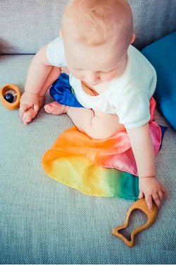 Uitdagend door eenvoud, vrolijk door kleuren. De materialen van Grimm's hebben alle kenmerken van een klassieker. Speelgoed dat in iedere kinderopvang op zijn plek is. Daarom hebben wij een speciale flyer uitgebracht. Handig en overzichtelijk! #heutink ow.ly/MVAW30jzj1R