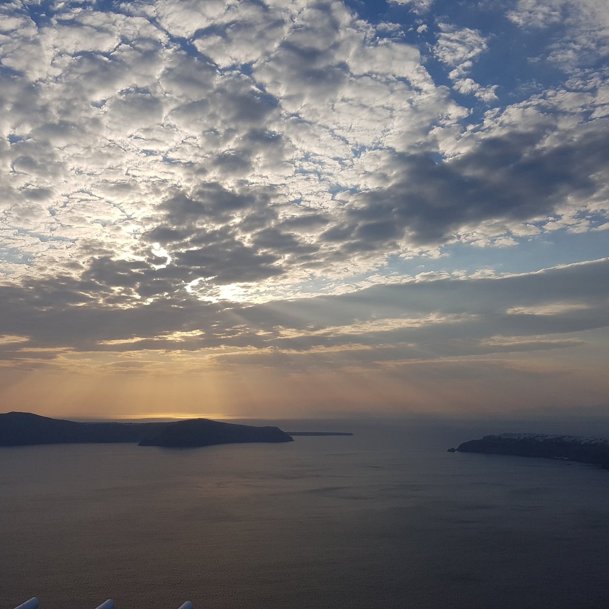 CuratedGreece's tweet photo. #Mezmerizing #sunset in #Santorini -with #CuratedGreece https://t.co/R92JFYDMRm