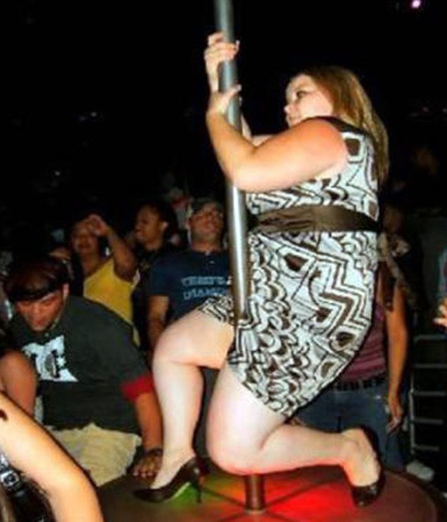 Gaudeix de les nostres nits de despedida de soltera, glamour i decoro en un sol lloc, amb la col•laboració de @SexSRoures , promoció en dildos 2 x 1 nomes a #ElPiolin #SantEsteveDeLesRoures