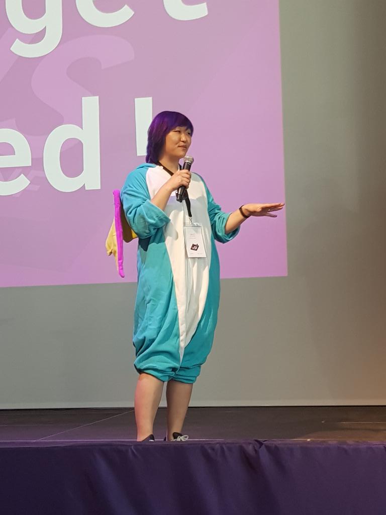 A dragon (@Chimney42) offers to share some stuff about machine learning 👏  #jsunconf2018