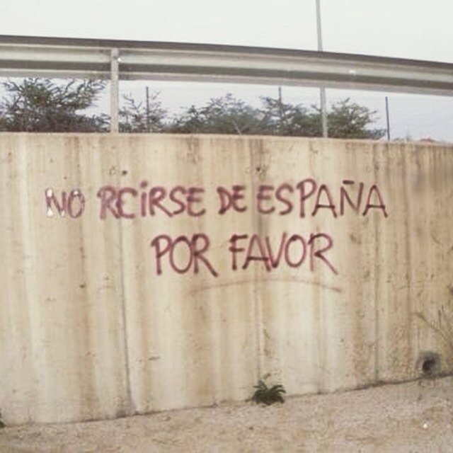 Ferrocalent's tweet photo. @DeRoures Aquesta pintada ha aparegut aquest matí a l'entrada del polígon. https://t.co/HfSwT3ft5v