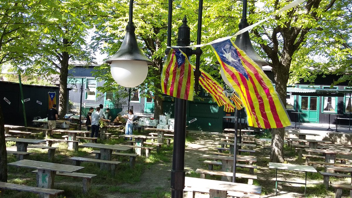 ANCAustria's tweet photo. 4a Calçotada Popular de Viena! Ab 13 Uhr im Schutzhaus Zukunft! #LlibertatPresosPolitics #Katalonien https://t.co/rkYCS8MB4m