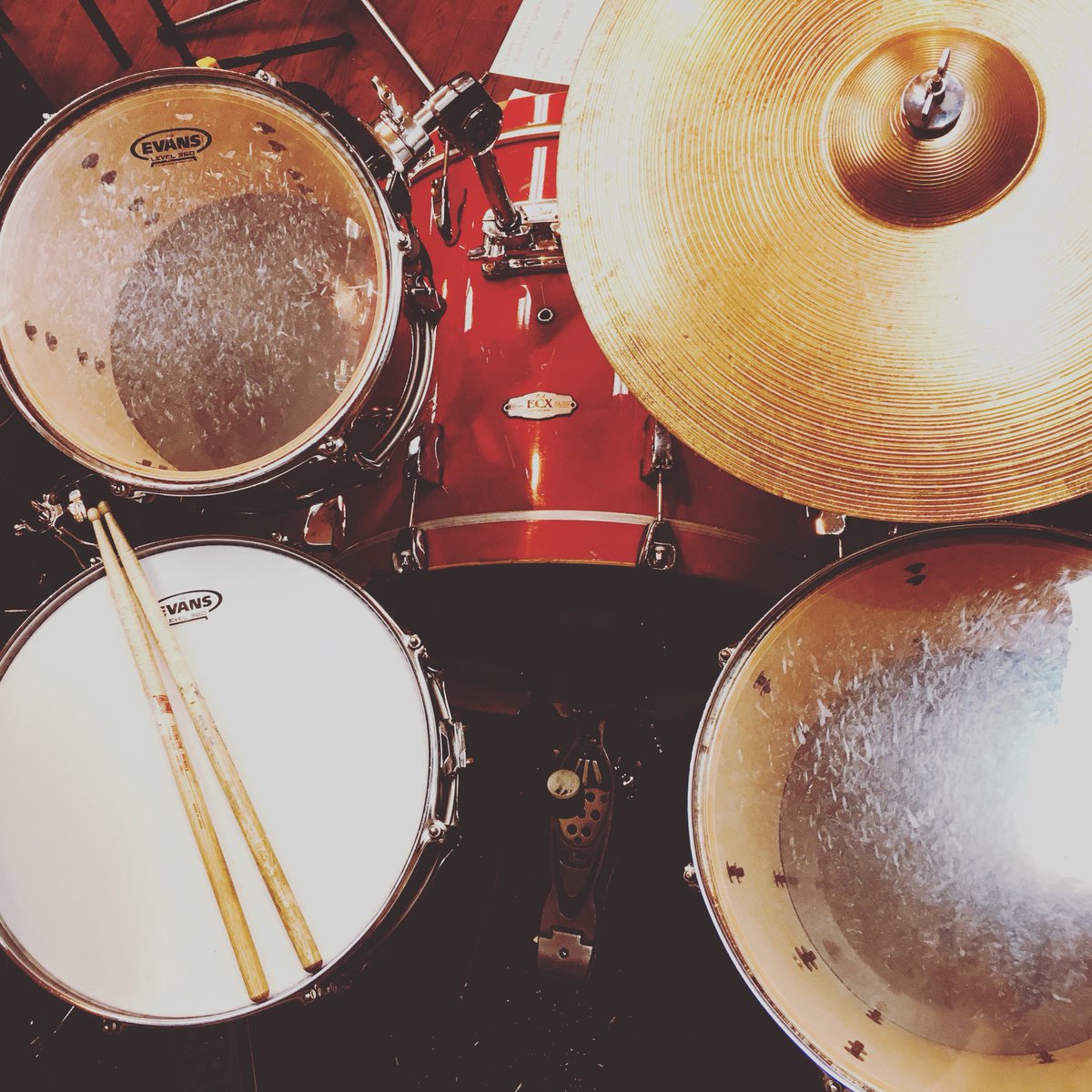 DRUMMERKAZI's tweet photo. urgentworks「虫」ぶっ通しリハ。
か、かなりカッコいい…前回にも増して…
#urgentworks
#ヤマジカズヒデ
#dip
#森川誠一郎
#zoa https://t.co/2Bngw5ayCt