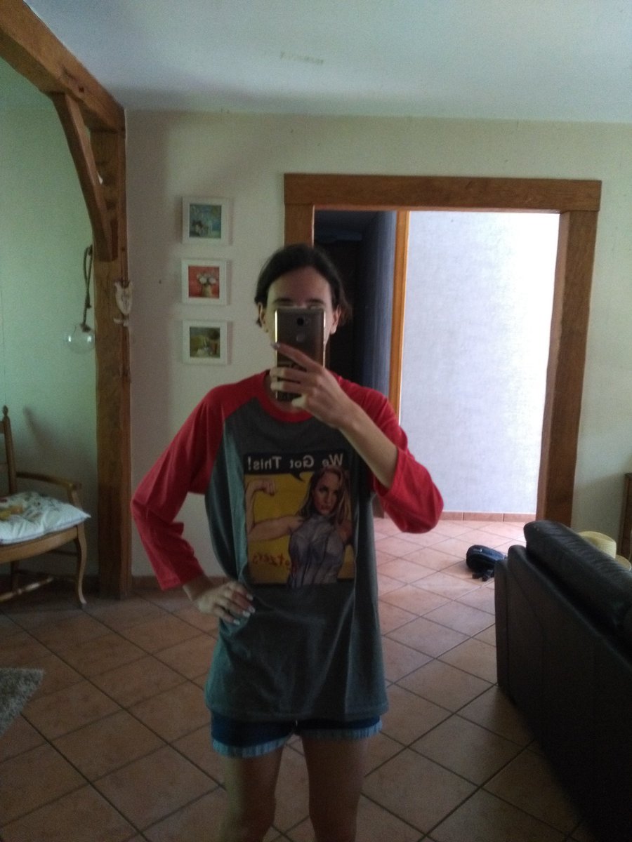 JustFansHP's tweet photo. THANK YOU SOOOOO MUCH @TeamLotzers !!! I just received it!! Can't wait to officially wear it but it's way too hot today 😂
Thanks a lotZ 😉❤ https://t.co/ka3rfKDKRu