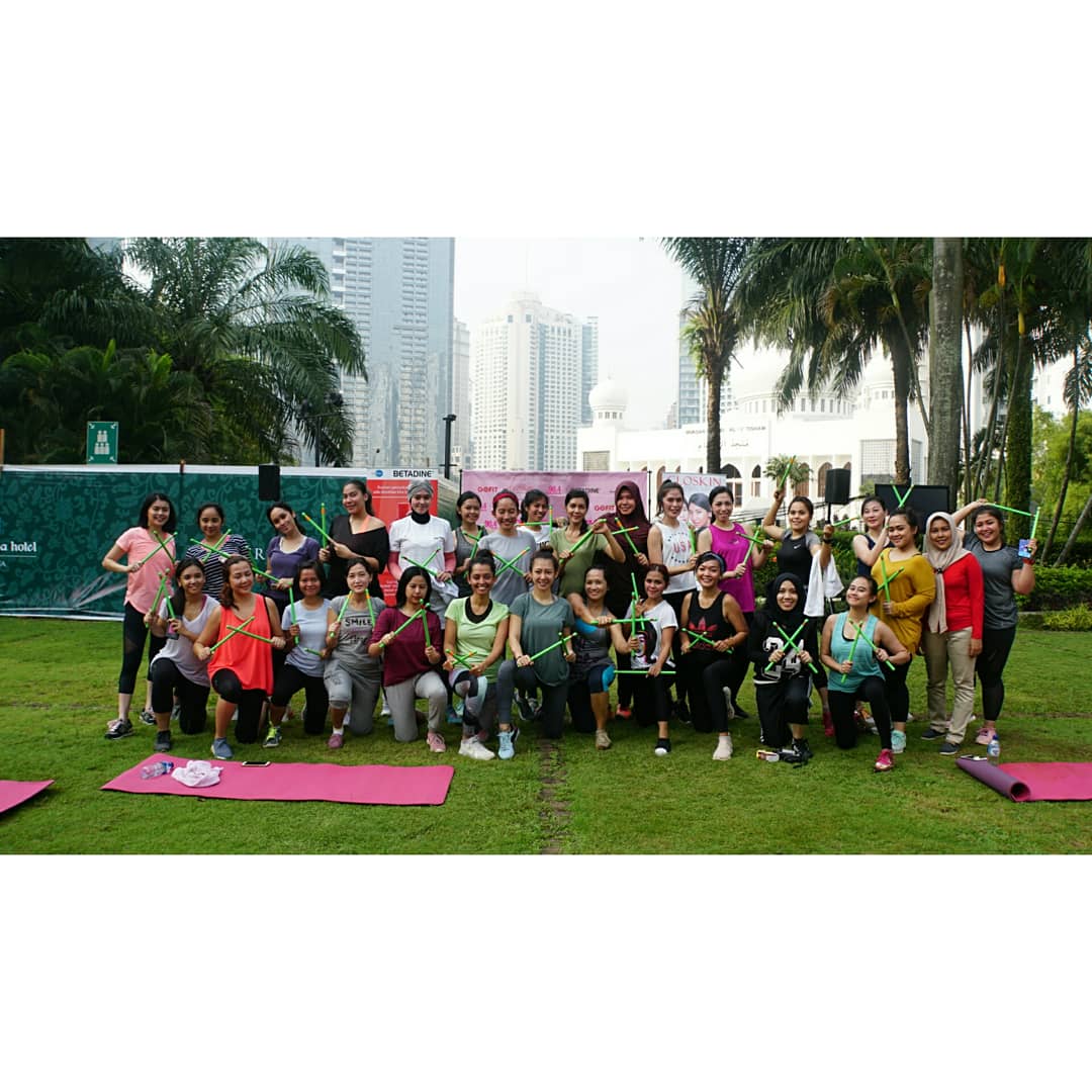 CosmopolitanFM's tweet photo. 90.4 | Ini dia keseruan #904SOIREE hari ini di @ShangriLaJKT bersama Devina Wolayan, @neeaelvira @ShafiraUmm @imeyliem. Terima kasih yang sudah ikut berpartisipasi, sampai jumpa di aktivitas seru lainnya yaa! #904SOIREE #shangrilajkt #904CosmopolitanFM https://t.co/cPKW1C9iva