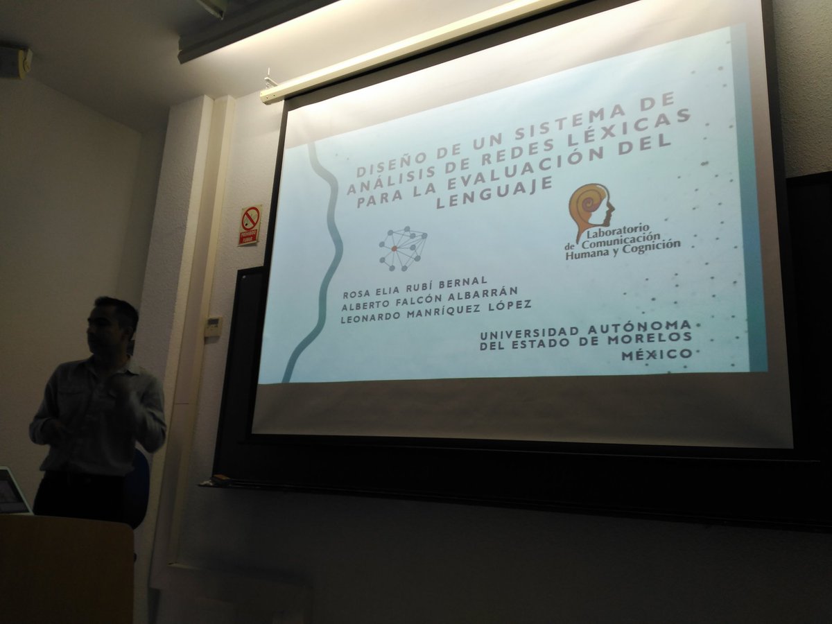 m_horno's tweet photo. Alberto Falcón nos propone estudiar la estructura del léxico del habla infantil a través de redes léxicas. No importa solo cuántas palabras conoce el niño, sino cómo se organizan en su lexicón #AESLA2018 https://t.co/weh7Dor685