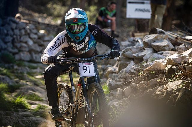 jacksonfrew's tweet photo. Many rocks were hit, lots of fun was had and I’m still in one piece! Practice was awesome! Nearly go time! #qualiday
📸 @andyvathis 
@commencalbikes @officialleatt @sram_australia @thredbomtb @maxxisbike @envecomposites @lizardskinscycling @ride_alpha… https://t.co/fKy6CrZPpu https://t.co/BrqRM81kNf