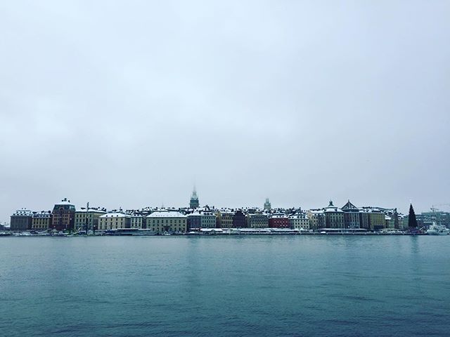 seanlow_'s tweet photo. Gamla Stan from Stockholm Harbour - November 2017
.
.
.
.
.
#gamlastan #cityscape #stockholmharbour #stockholm  #sweden #snow #architecture https://t.co/a0wLLKwRe0 https://t.co/bJO5COQioQ