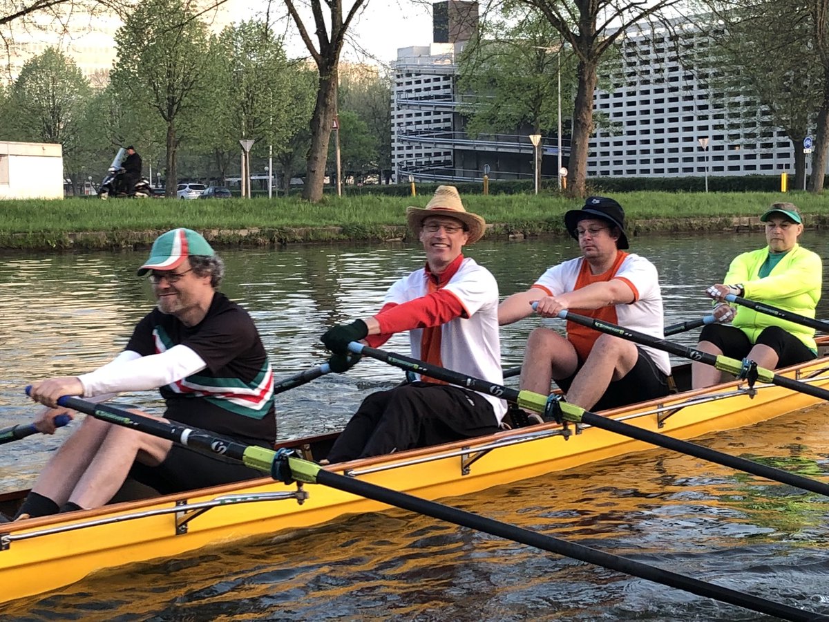 Goeie stemming bij vertrek Hart van Holland roeimarathon, op naar de Weerdsluis waar de start van de eerste wedstrijdettape is #hvh2018