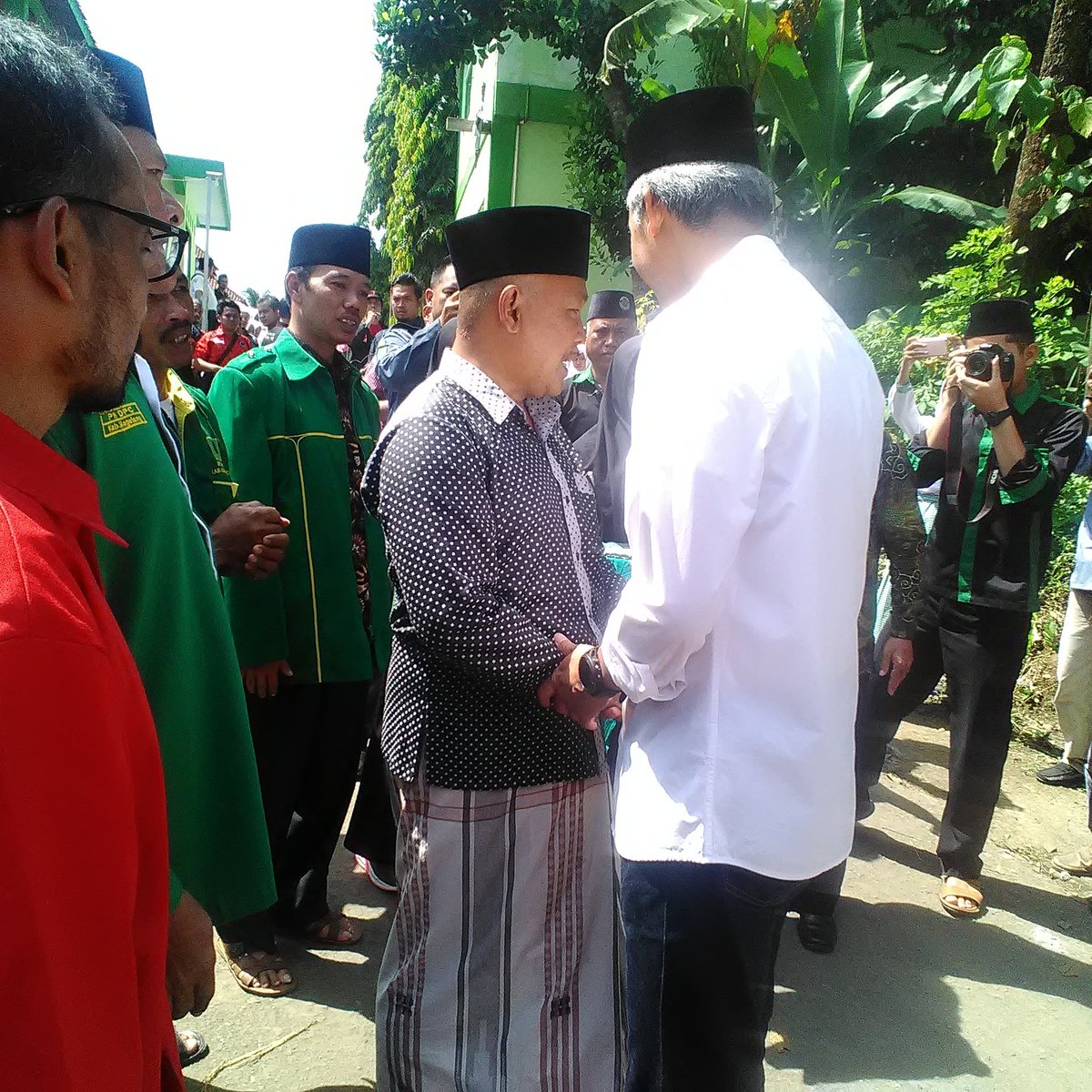 pak ganjar silaturohmi  ke ulama ulama  jawa tengah tetep gayeng nmr 1