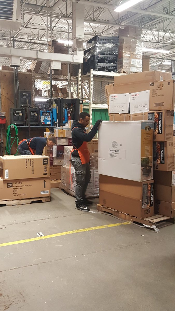 904SuperMovers's tweet photo. Two truck Fridays, (RDC,1600 finish by 8:10. Full truck of mix SDC finish and on the floor by 10:20. Refuel with pizza in between ( 904 super movers 💪💪💪) enjoy the weekend  team.@alex_Rdgzi
@kesaun333 @Tino_Longobardi
@LourdesPerry @D24Tara https://t.co/RXGsrx7CBS