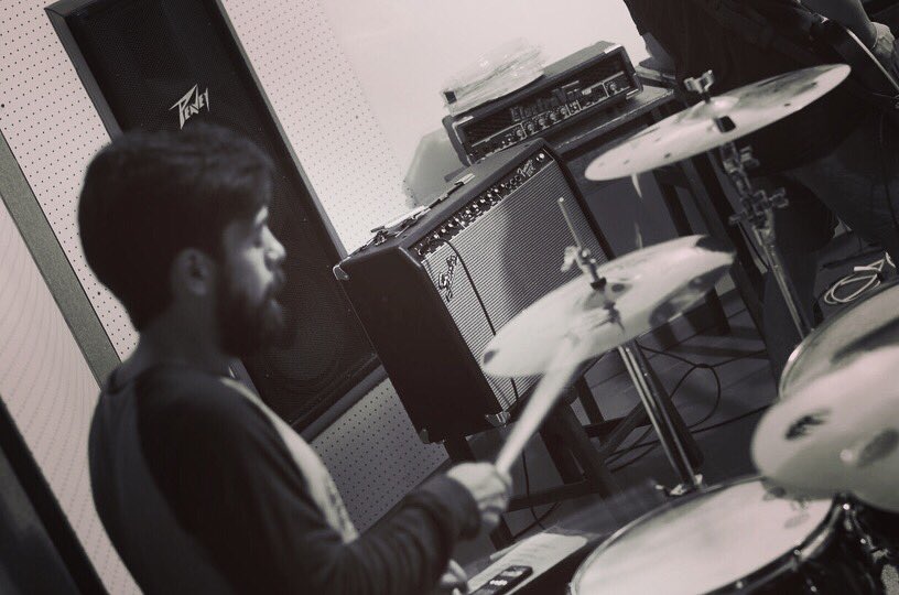 LoAjenoOficial's tweet photo. ULTIMO ENSAYO!
 Mañana en @elvisriocuarto junto a @sdepescado y #LaGoudar
#LoAjeno #SueñodePescado
#RockNacional https://t.co/4crNcqiSJQ