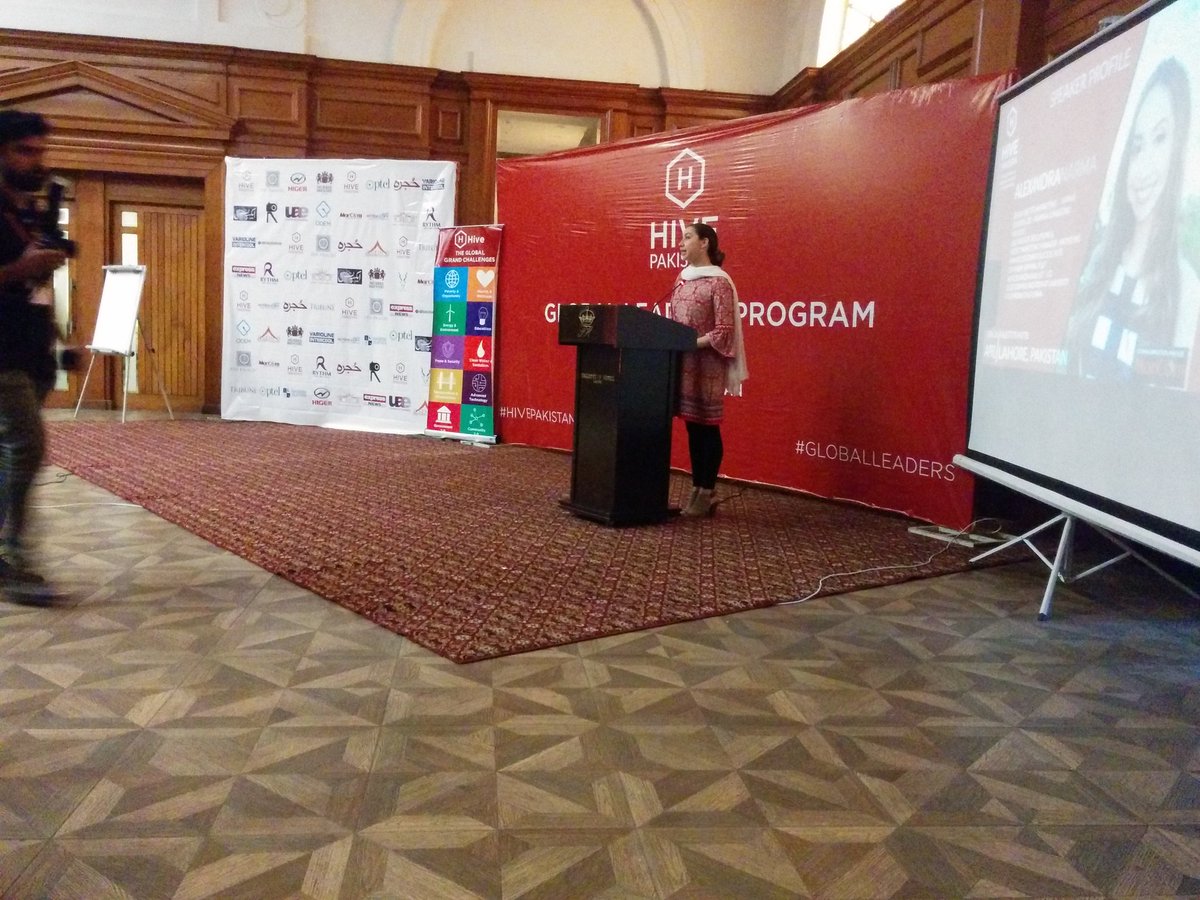 aanumnawaz's tweet photo. Alexandra Narma on designing your life at the hive global leaders program. https://t.co/vAYRBijwsP