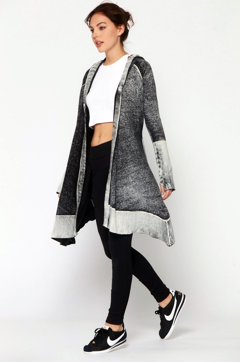 blancnoirusa's tweet photo. Luxe Length | #blancnoirusa https://t.co/VakNZsYdbD