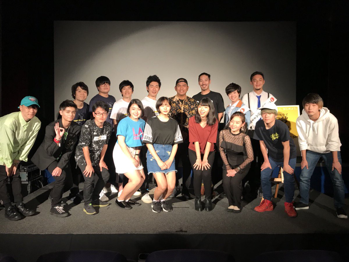 グローバル教育連携プログラムに
沖縄の高校生と専門学校の生徒が
参加しました☺️✨✨✨
インドネシアで大ヒットした
Dilan 1990という映画を見て、
監督や
#しずる #ライス 
#インドネシア住みます芸人
の皆さまと集合写真をパチリ🤳