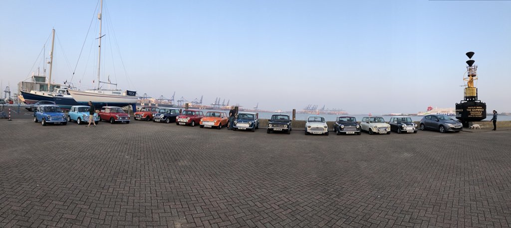 ISMOC_UK's tweet photo. ISMOC Classic #classicMini #Miniclub had a fantastic turn out for our monthly club night on Friday with 21 Minis join us throughout the course of the evening! https://t.co/Cwx9FmhnJO