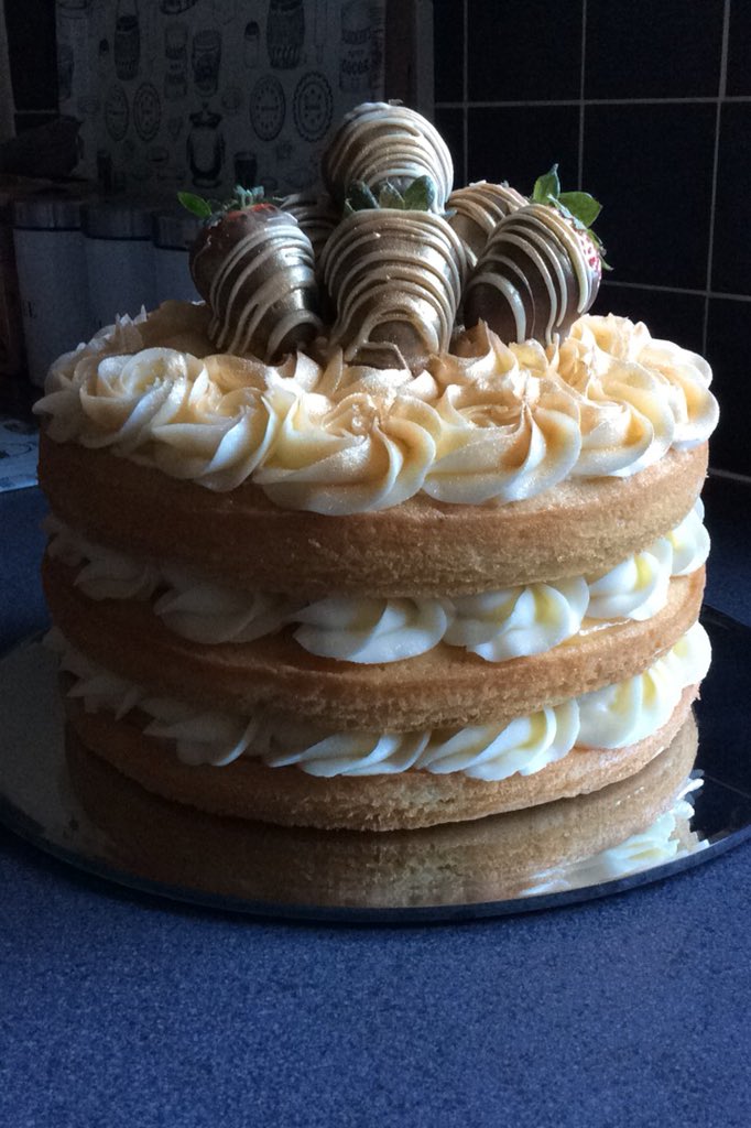 Happy #SaturdayMorning Twitterland 😁and what a fabulous Saturday it is too as not only is it #NationalTeaDay it’s the #queensbirthday 🎉 so break out the china get that pinky up and cut yourself a nice slice of 🍰 to celebrate 😍