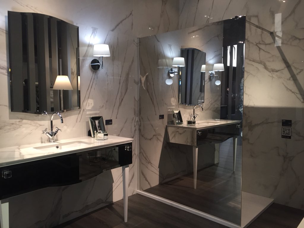 Glassworks_Aust's tweet photo. Clean line showers trending this year using #clearglass #tintedglass or #mirror at #SalonedelMobileMilano #DesignWeek2018 #salonebagno https://t.co/JysgIMmzS0