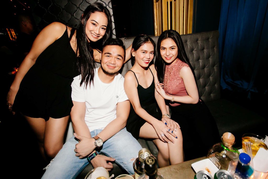 lverrgeldedios's tweet photo. Tequilla, champagne + good music? We got it all. Party with #TheUsualSuspects in the undisputed luxury club in the metro, #RevelAtThePalace! πΎοΏ½οΏ½
See you tonight and prepare to have a good weekend! π€«π
For VIP reservations and guestlist contact
0905 445 5844.
#ThePalaceManila https://t.co/sOQ586cwMW