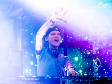 ASMRforCLODS's tweet photo. My heart is absolutely broken... @Avicii was an amazingly talented musician who left this world way too soon... rest easy, Tim.
"One day you'll leave this world behind, so live a life you will remember" https://t.co/9MCz9srwjv