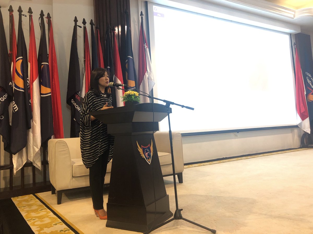 Siang ini, Kakak <a href="/FifiAleyda/">Fifi Aleyda Yahya</a> memberikan materi "Public Speaking" kpd teman-teman Sekolah Politik Muda Partai <a href="/NasDem/">Partai NasDem</a> untuk <a href="/DPWNasDemJabar/">Info NasDem Jabar</a>. Apa saja sih tips menjadi pembicara yg sukses dan menarik? Simak linimasa kami ya! #ABNNasDem