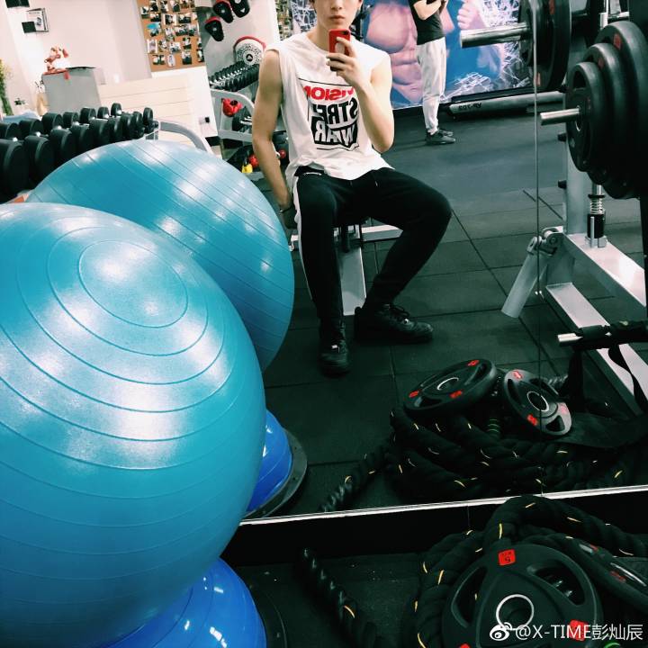 XTIME_PengCC's tweet photo. 一起健身吗？ #彭灿辰 https://t.co/x53NLRZt5X