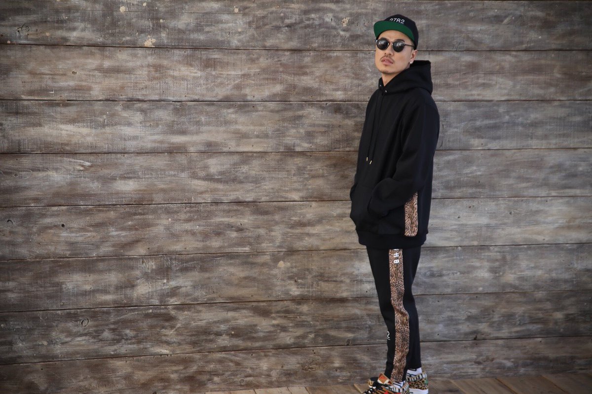 BagarchOfficial's tweet photo. AK-69着用アイテム :
CAP : SNAPBACK CAP -2782- 【BLK】
TOPS : LEOPARD LINE PARKA 【BLK】
PANTS : LEOPARD LINE PANTS 【BLK】
https://t.co/JmVCBtq6s1
#bagarch #bghb #ak69 #snapbackcap2782 #leopardlineparka
#leopardlinepants #2782_bghb #18ss https://t.co/S3iQCMCGbx