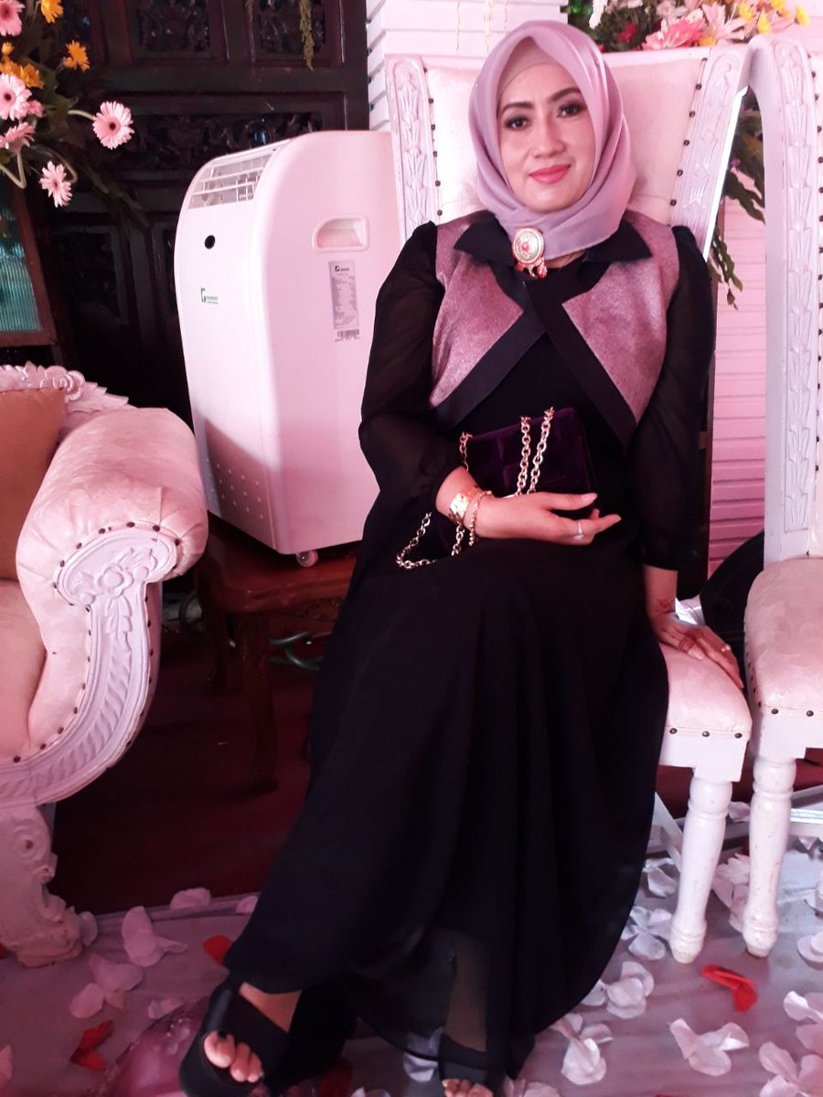 MahasiswaKos's tweet image. Selamat Hari Kartini untuk semua perempuan hebat dan teruntuk mama💗, you are my REAL SUPERHERO, Love you more. Stay survive dan buat adek saya, semangat menggapai apa yg kamu harapkan. Masmu selalu mendukung. I do always loves to you💞.

#harikartini #kartini #womandays