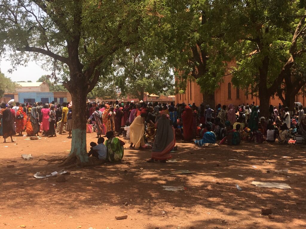 NxGenSS's tweet photo. We went to Wau to continue our #SSYLF peace campaign. 

Three of our SSYLF members in Wau, have been doing a great job preaching peace and distributing food among a deeply divided and insecure state. 

The youth opened their hearts and are committed to betterment. #SouthSudan https://t.co/hGXZscOOOi