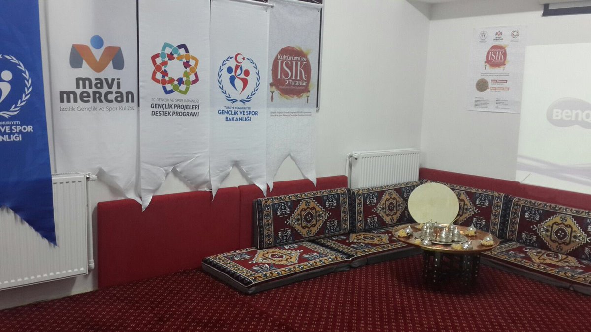 Menesse Gençlik Kulübü öğrencileri ile gerçekleştirilen Mart ayı Adile Sultan Drama Etkinliği ve Hat Sanatı etkinliğimiz...
Teşekkürler...
#gençliğedeğer
Türkiye Cumhuriyeti Gençlik ve Spor Bakanlığı
Gençlik Projeleri...