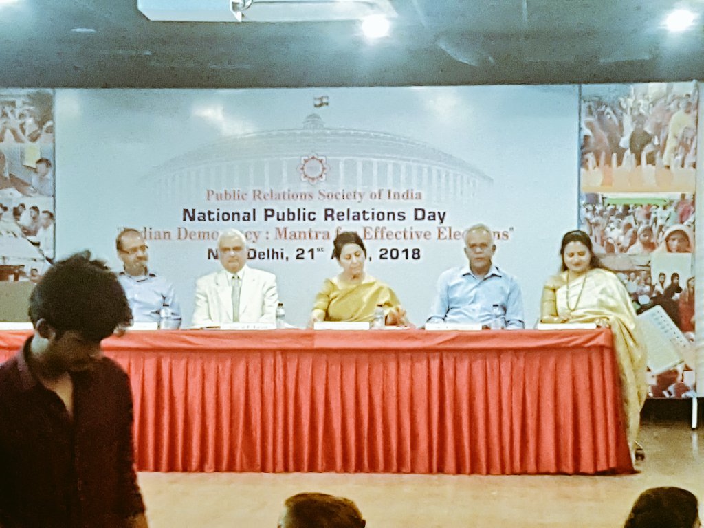 HarshitaBajpai7's tweet photo. Public relation society team 2018 #NationalPRDay #ndimtwitter #ndimcampus https://t.co/QwkrHOsXc6