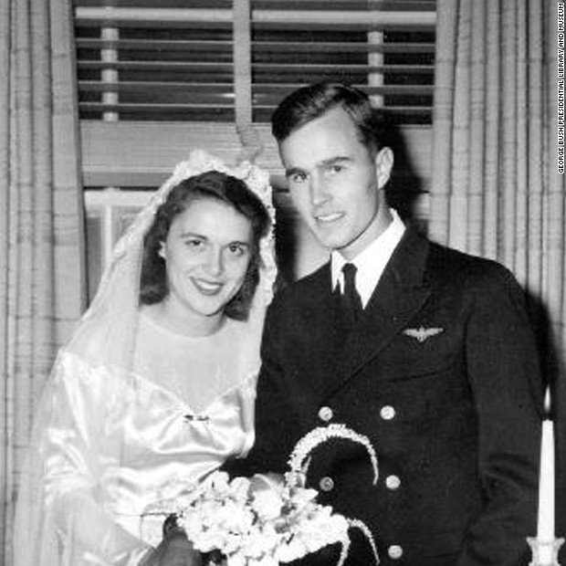 CNN's tweet photo. Former first lady Barbara Bush, who died this week at the age of 92, was the wife of former US President George H.W. Bush and the mother of former President George W. Bush. Here's a timeline of her life, in photos. https://t.co/iWyXFPGXZS https://t.co/E0hU4KZCQK