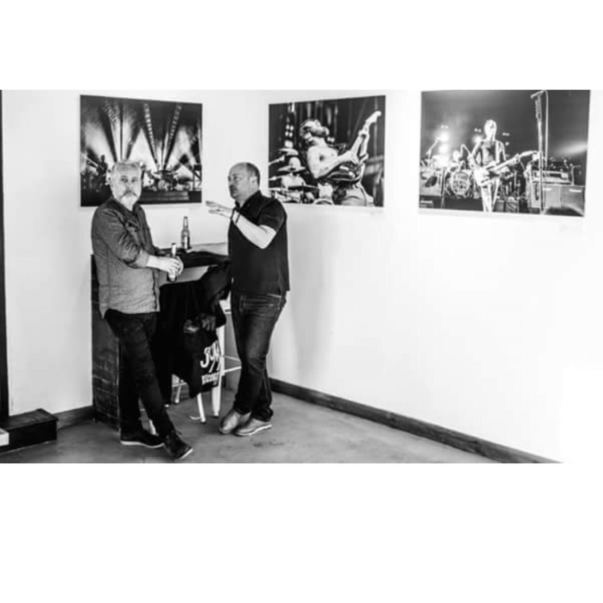 AndrewCritchett's tweet image. Haha. Papped!!! Ace pic @Maron_Stills #daretodream @cafe164 @leedsgallery #Leeds #photography #gigphotography #bandphotography #musicphotography #rockphotography @_MPIA_ @DeShannon