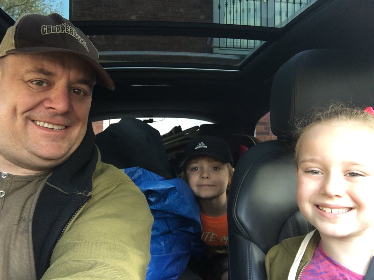 tight_lines74's tweet photo. Cars loaded up . Heading off for the a days fishing with the kids 😀🐳🎣 https://t.co/YZgC2shXlV