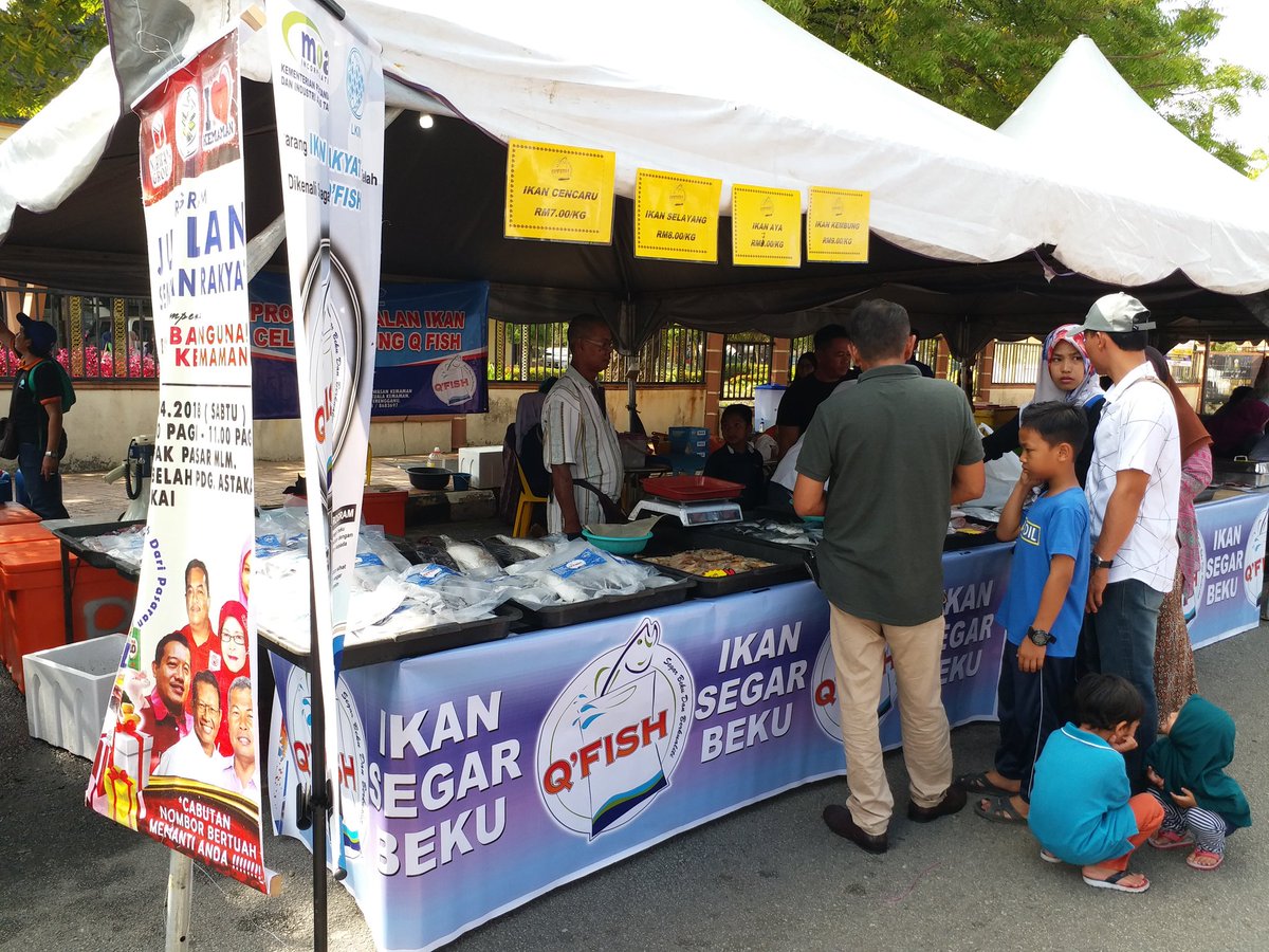 PnkKemaman's tweet photo. Alhamdulillah.Selesai sudah Program Jualan Sentuhan Rakyat sempena Expo Pembangunan Daerah Kemaman.Jumpa lagi!!!πππ
#LKIM
#lkimhq
#LKIMGANU
#Qfish
#PJSR https://t.co/nx3S11lx7z