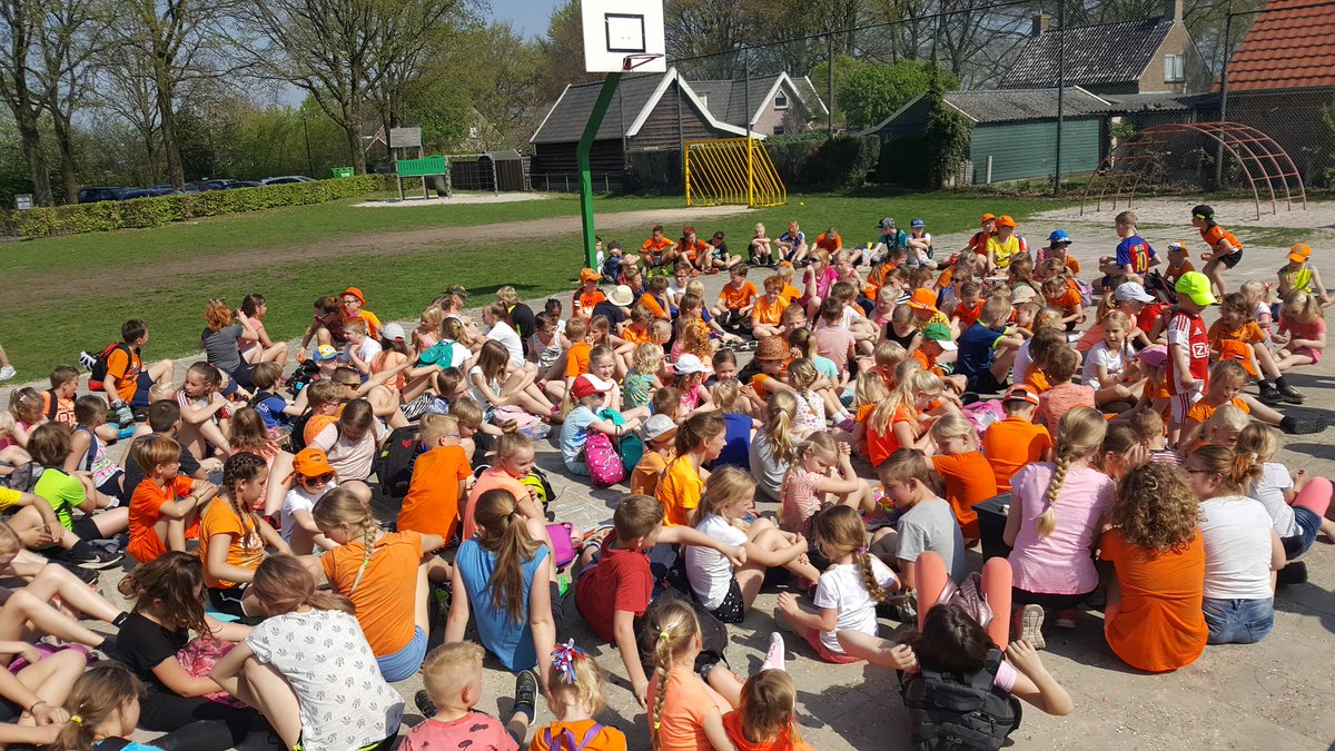 DeSingelier's tweet photo. De koningsspelen samen met de @TenDarper in Wapse waren een succes!!! Alle mensen die geholpen hebben enorm bedankt!!! @TalentWestervel @Diever0521 https://t.co/pJysynhWmg