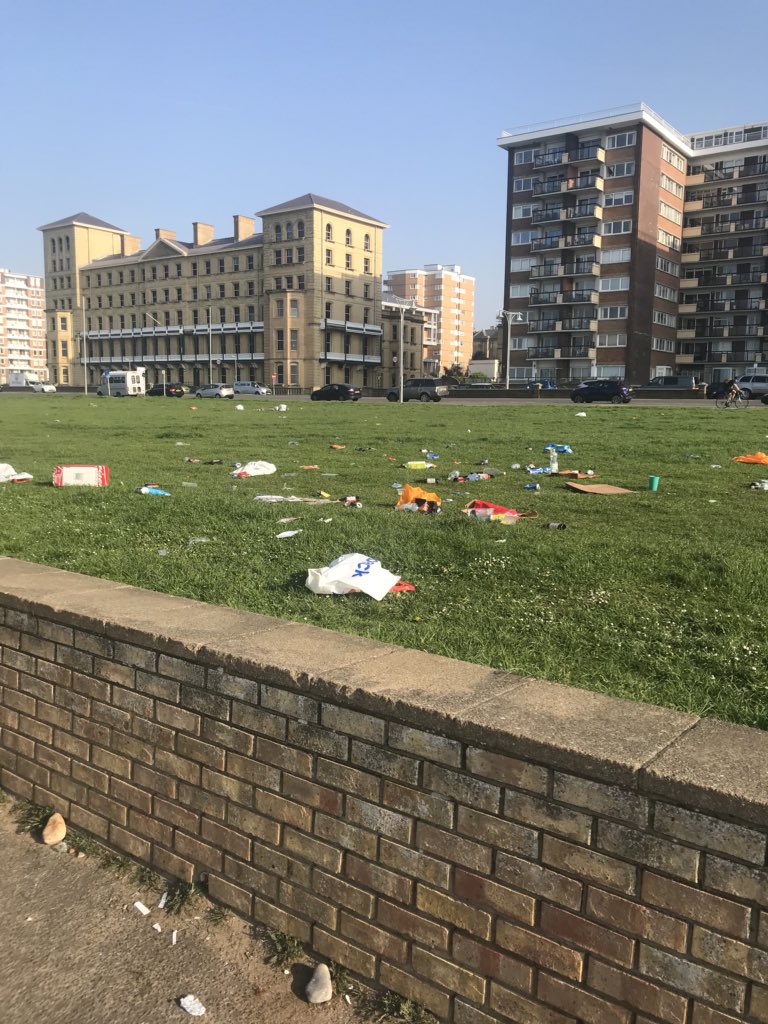 giggler1978's tweet photo. Little bit ashamed #Brighton #Hove #tidyup #rubbish #plasticpollution #plasticfree https://t.co/eHOZqJrwCi